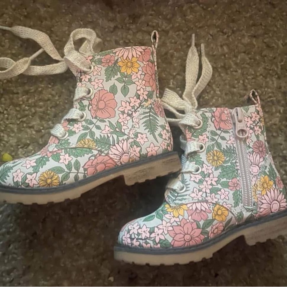 Toddler Boots (Size 6)